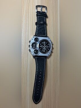 Oulm Steam Punk Black Multifunction Men's Watch with Silver Casement